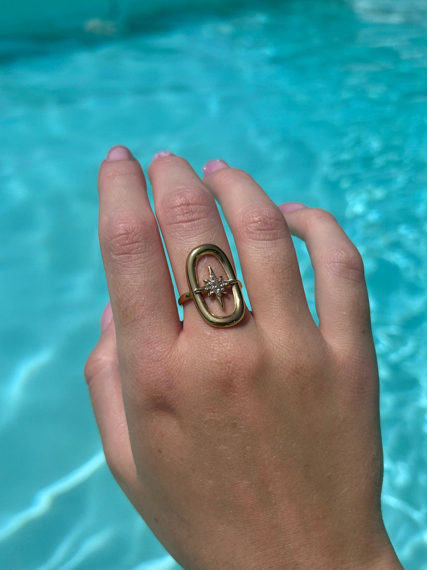 Bague ovale et strass