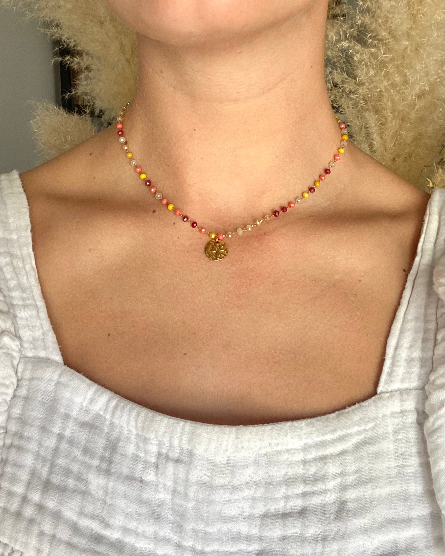 Collier ras de cou chaîne perlée