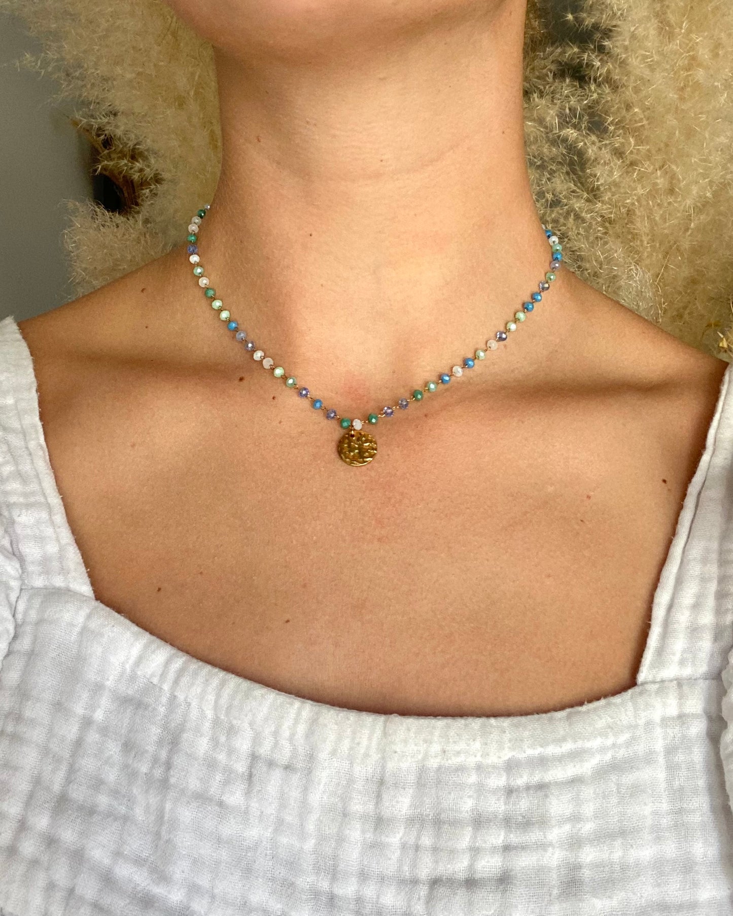 Collier ras de cou chaîne perlée