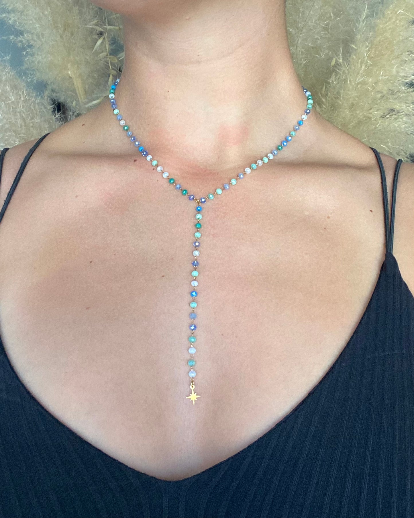 Collier y chaîne perlée