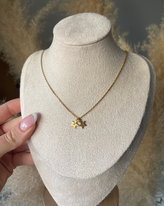Collier estampillé avec étoiles