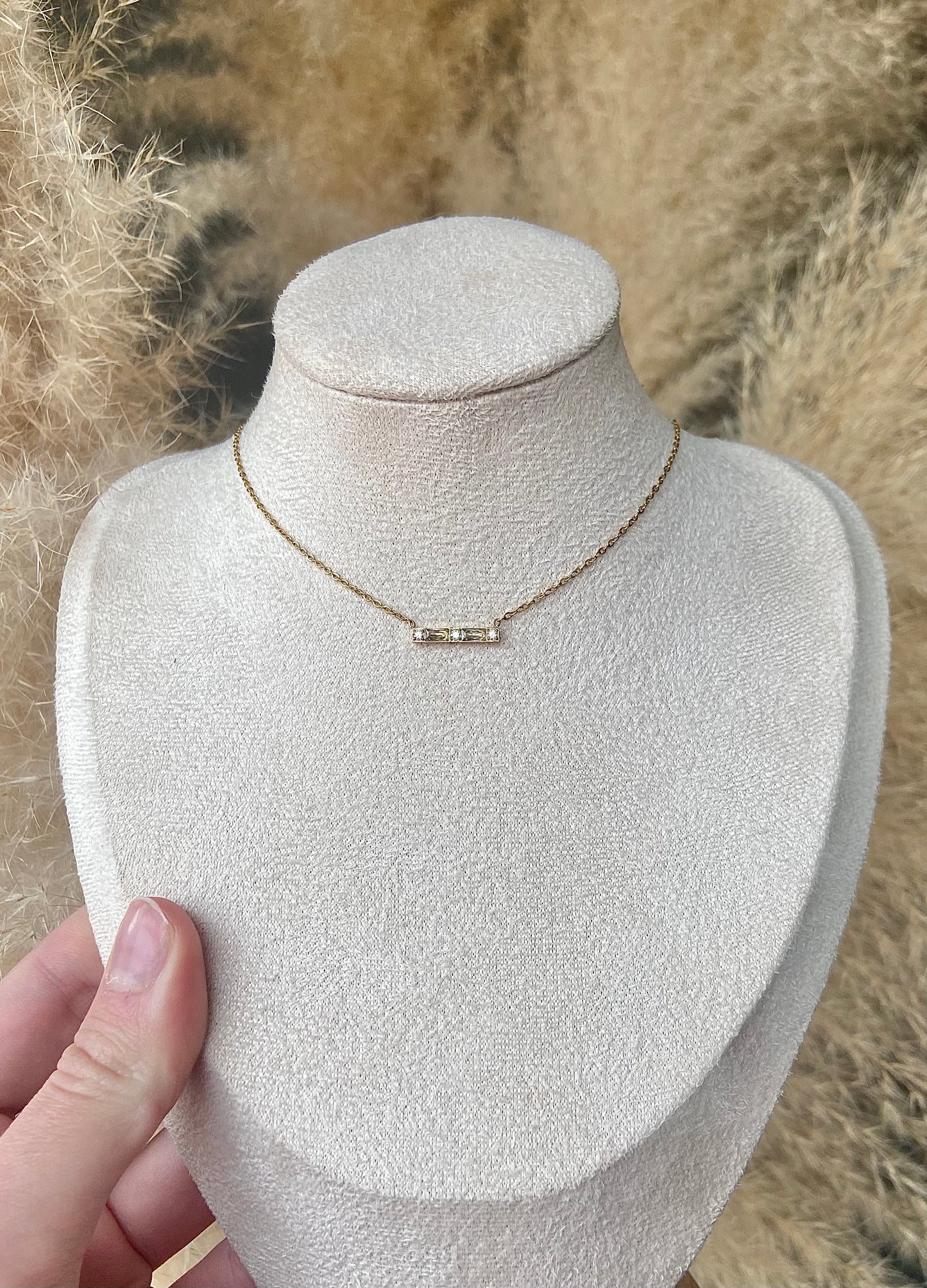 Collier ras de cou avec strass