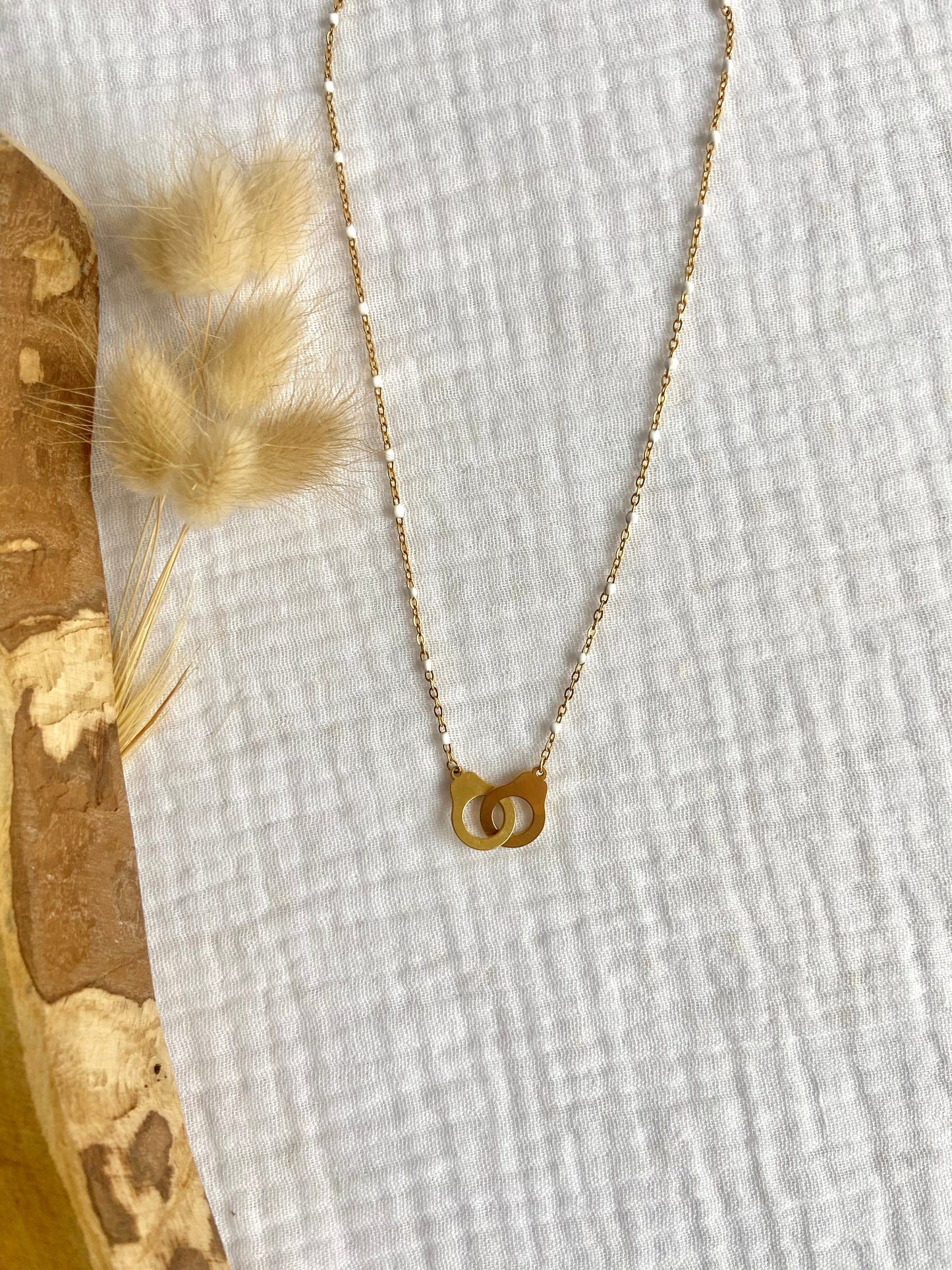 Collier ras de cou menottes