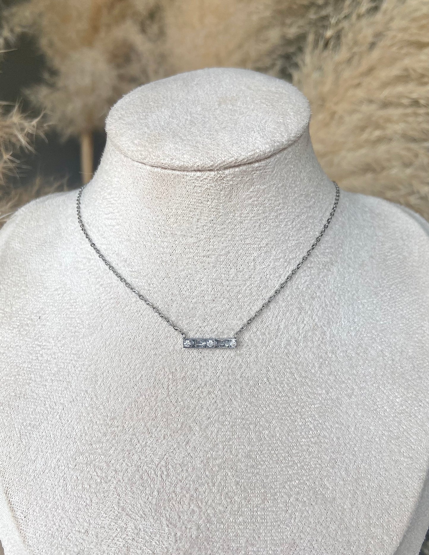 Collier ras de cou avec strass