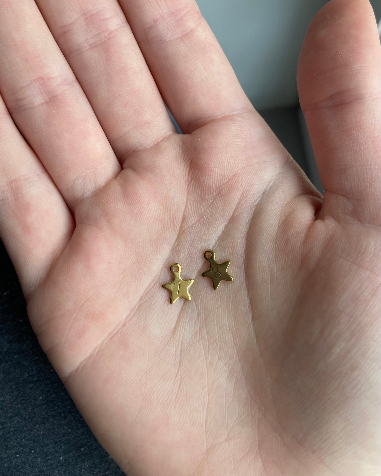 Collier estampillé avec étoiles