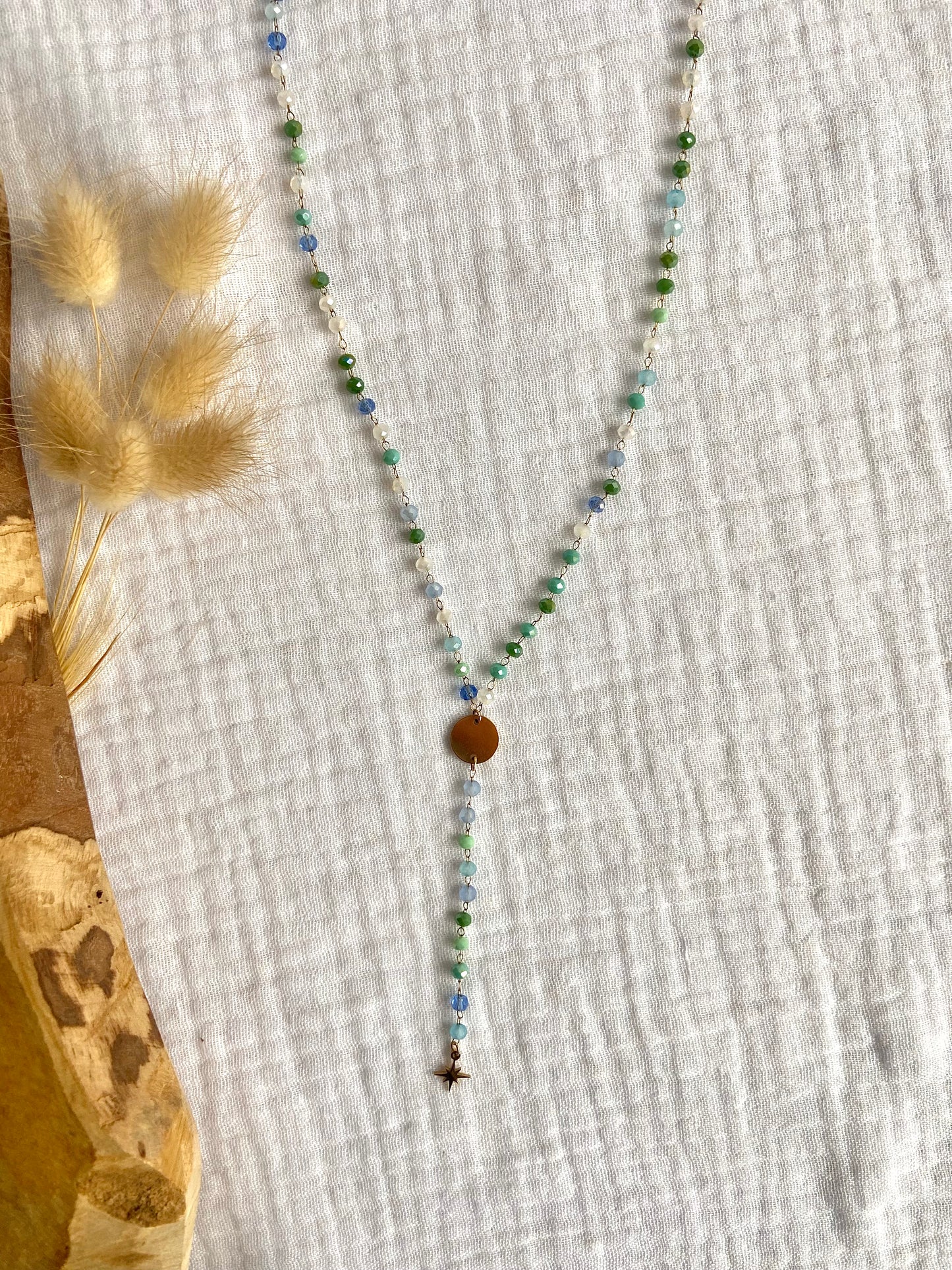 Collier y chaîne perlée