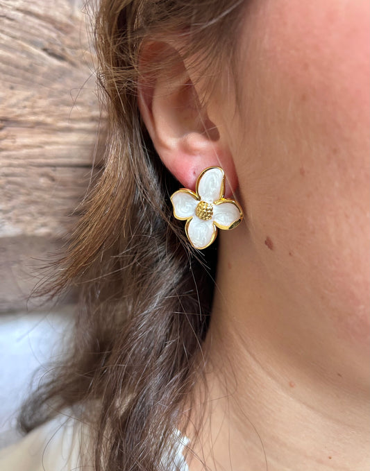 Boucles fleurs nacrée