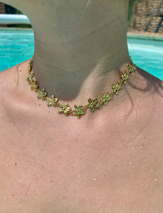 Collier ras de cou fleuri