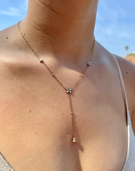 Collier y fleuri