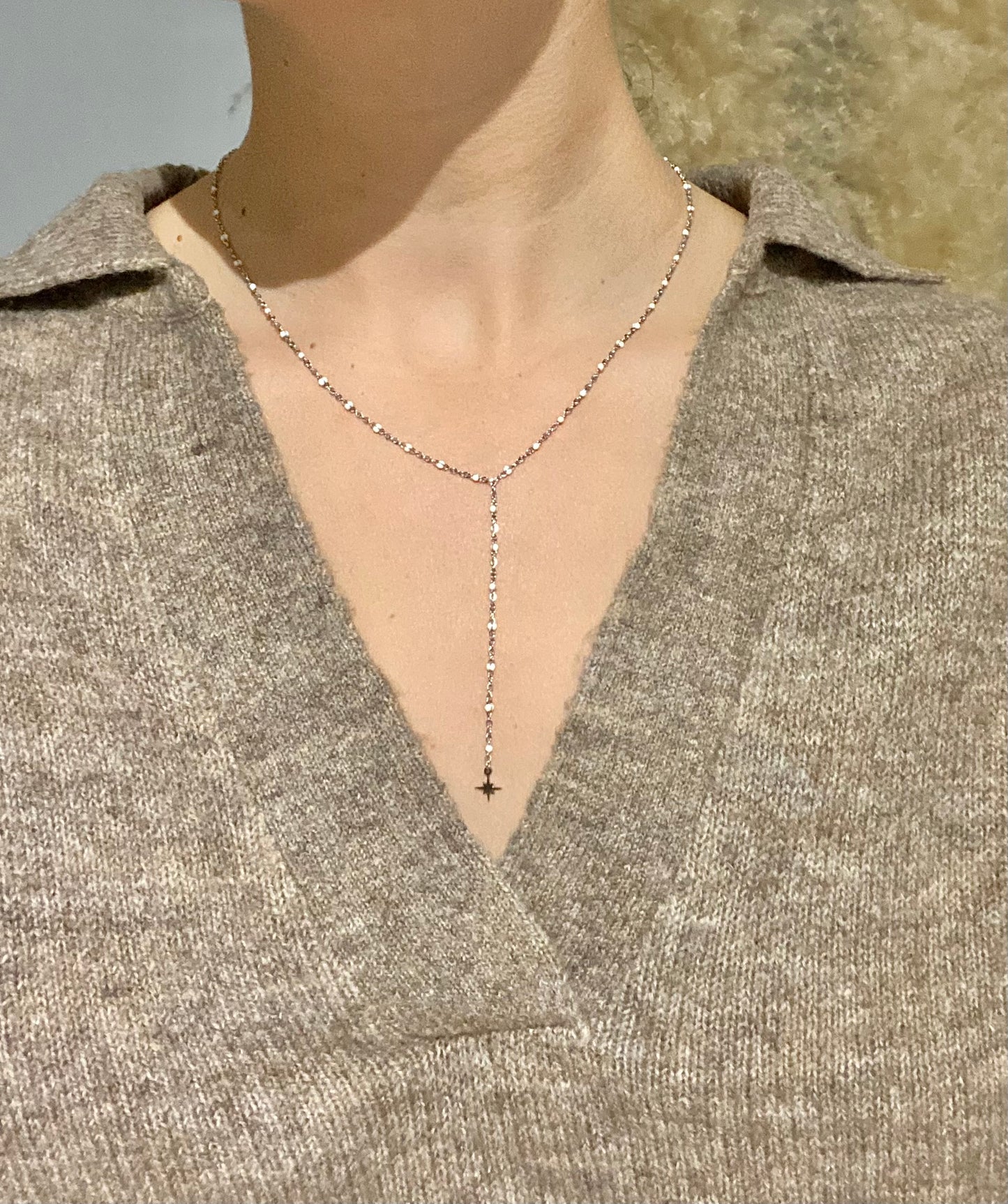 Collier Y avec des perles blanches