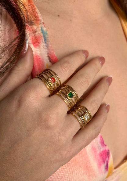 Bague avec pierre coloré