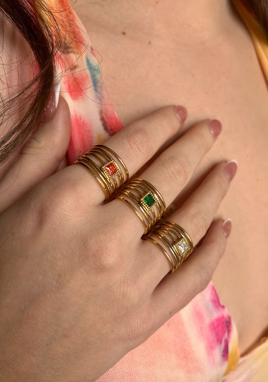 Bague avec pierre coloré