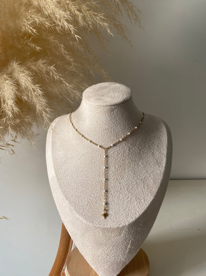 Collier Y avec des perles blanches